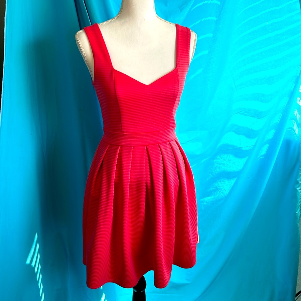 Coral color, sleeveless, heart shape cut out back, pleated waist dress(Topshop)